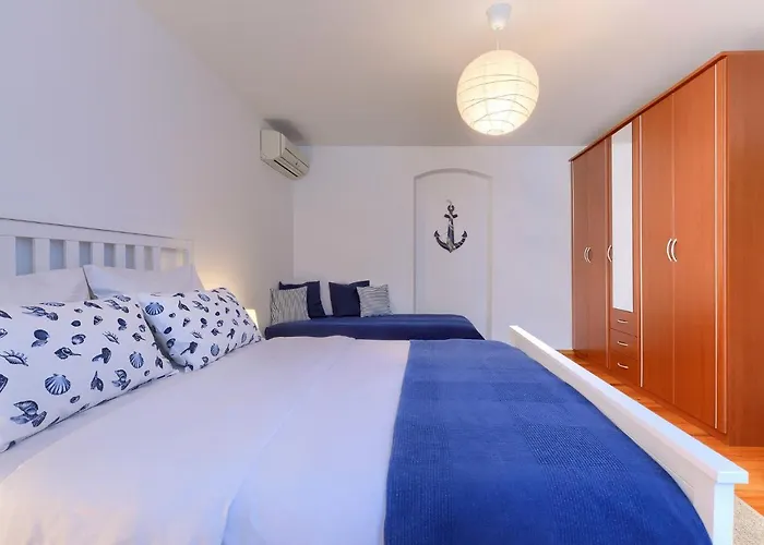 Tommy By Interhome *